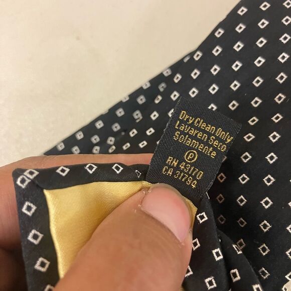 Donald Trump Signature Collection Classic Black & White Patterned Tie 100% Silk - Picture 5 of 5